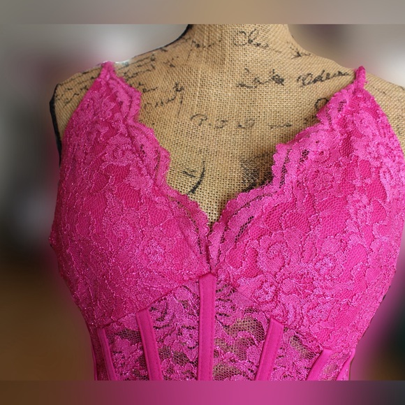 Morgan & Co. | Hot Pink | Corset | Sparkle Lace | Formal Dress | Size: 7 - Picture 7 of 9